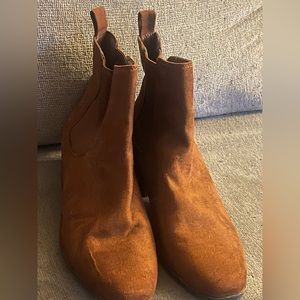 Ankle boots that are super cute and comfortable.